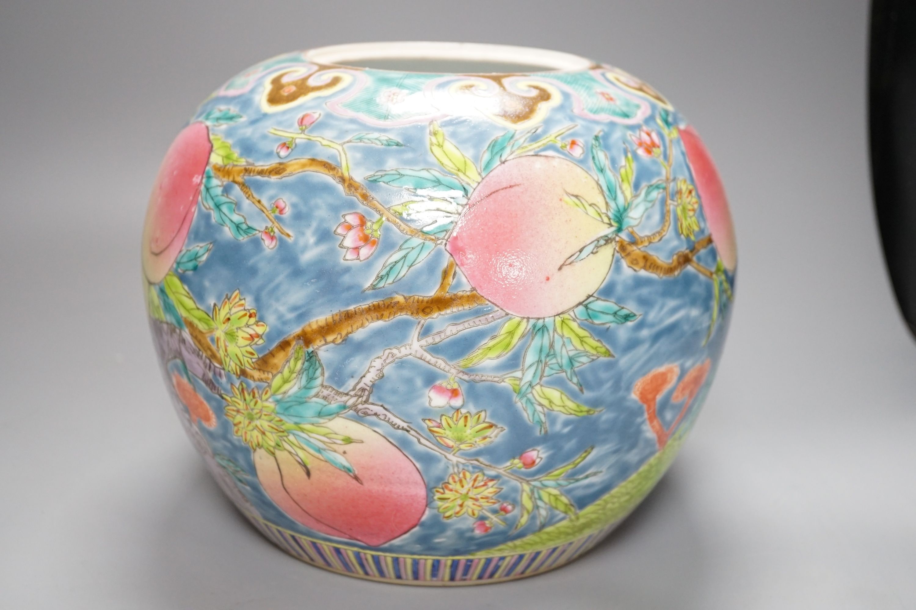 A pair of Chinese yellow ground vases, 20cm, a blue and white jar, famille rose jar and a vase, 19th century and later (5)